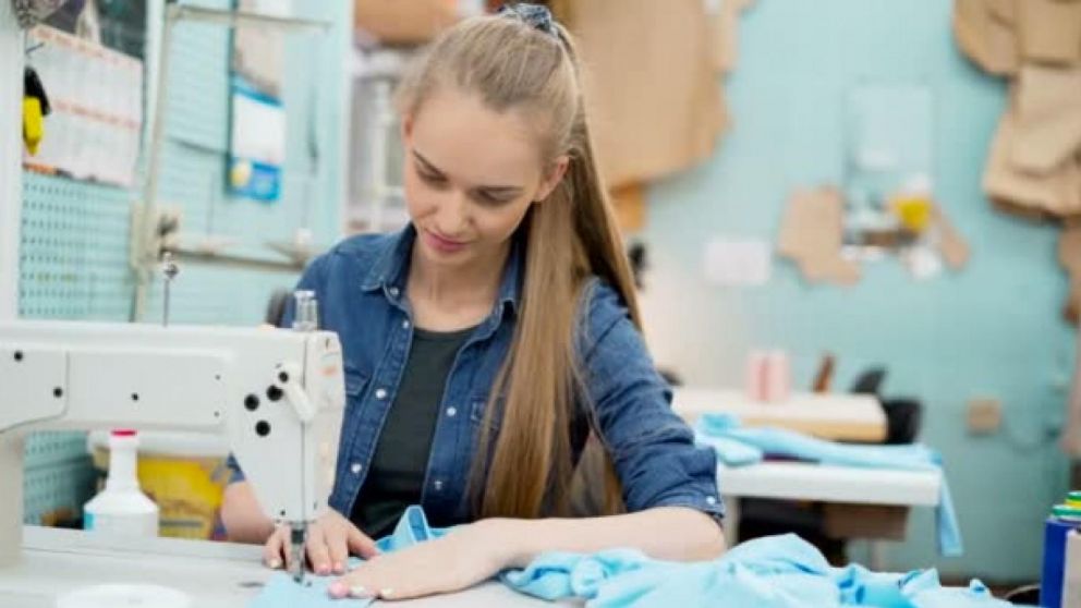 La costurera es una oficio muy sacrificado (Imagen ilustrativa).