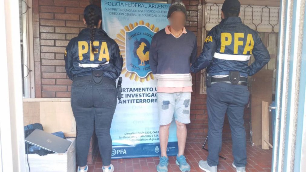 Amenazó a Javier Milei y así lo detuvieron: llamaba desde teléfonos "truchos" y decía que había puestos bombas