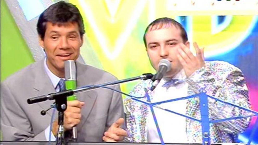 El prometedor presente de Sebastián Almada: éxito en teatro y gira internacional.