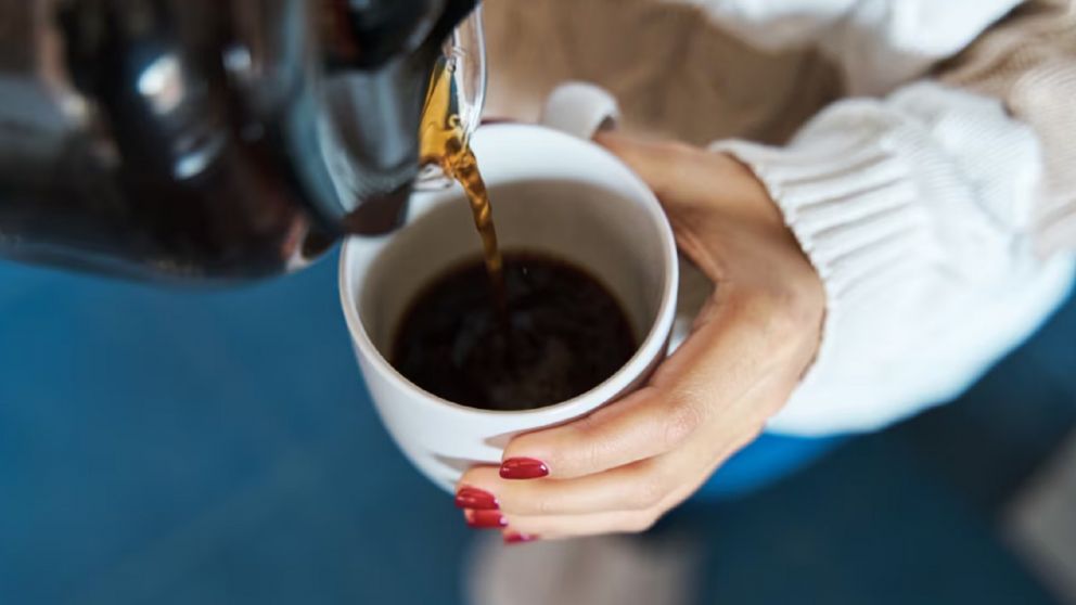 ¡Polémico! despidieron sin indeminzación a una empleada de supermercado por tomar varios cafés durante años sin pagarlos.
