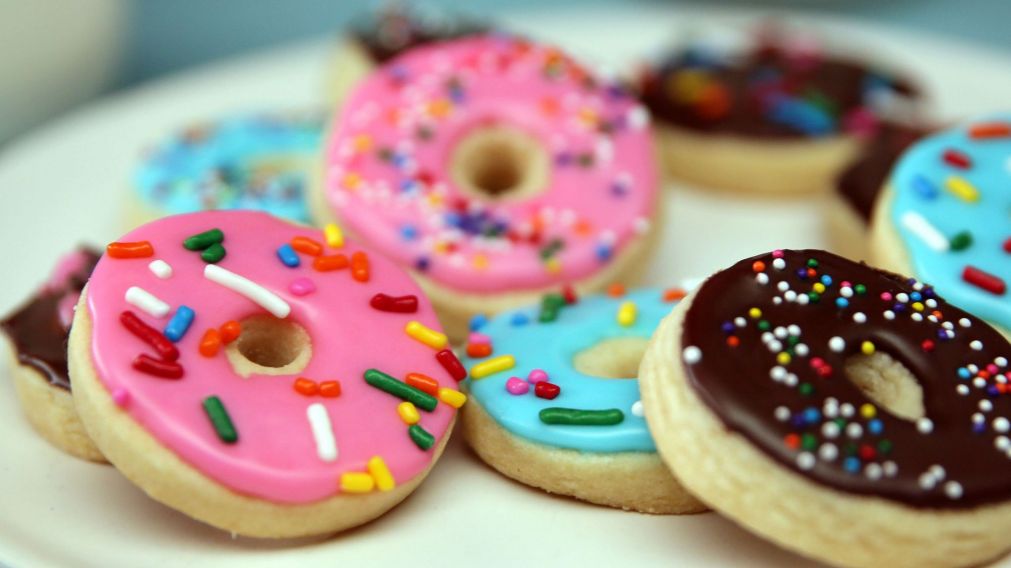 Animate a hacer esta receta de galletitas tipo donuts, ideales para la merienda de los más chicos.