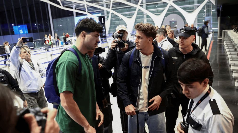 Los rugbiers cuando fueron autorizados a regresar a Francia.