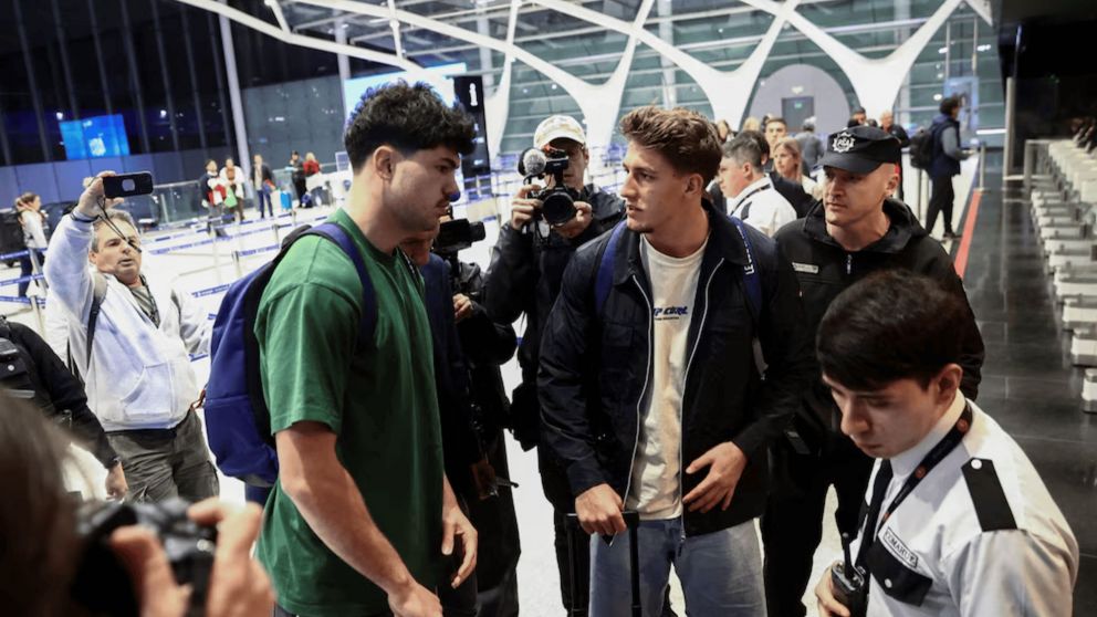 Los rugbiers cuando fueron autorizados a regresar a Francia.