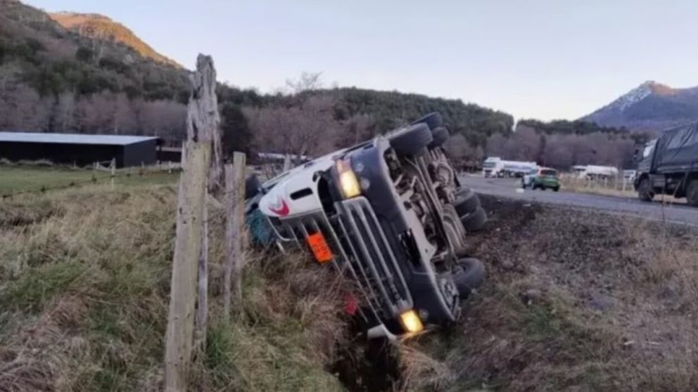 Uno de los camioneros muri� en el accidente en el acto (La Ma�ana de Cipolletti).
