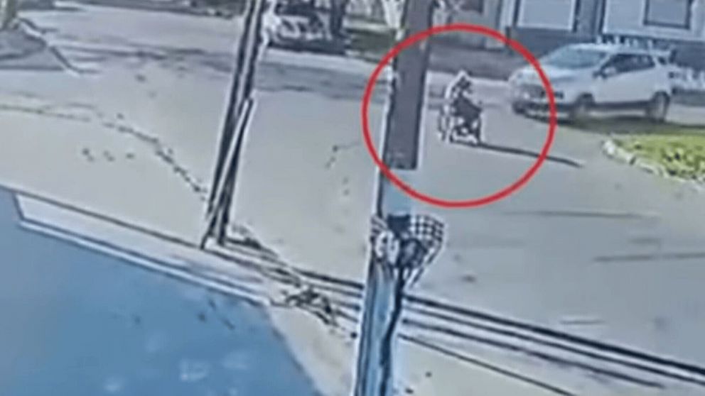 La víctima quedó desvanecida tras el impacto.