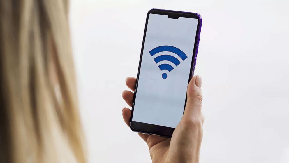 Por qué es importante desactivar el Wi-Fi del celular al salir de casa: tres razones clave