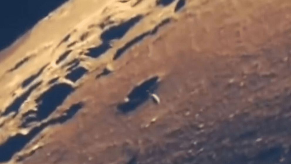 El extraño objeto fue filmado y subido a las redes sociales (Twitter).