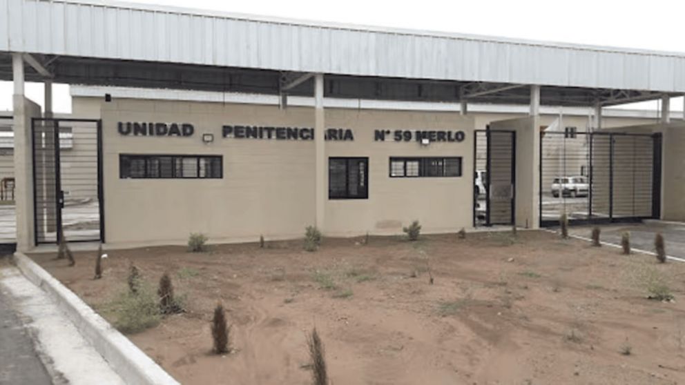 Detuvieron a un agente penitenciario acusado de abusar a una presa en el penal de Merlo.