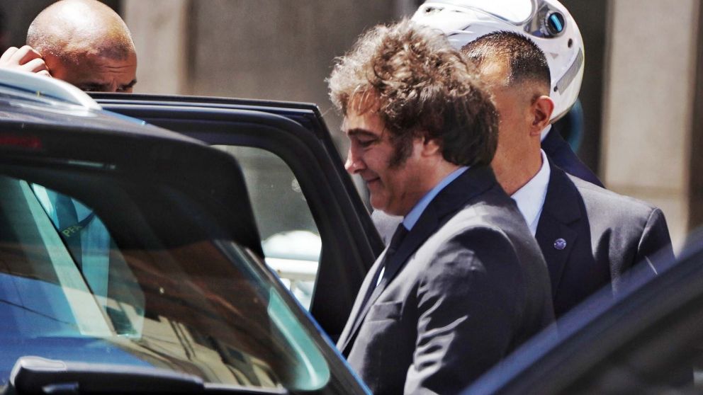 Javier Milei demora el veto a las universidades, busca que la marcha del 2 de octubre confluya con un avance en la paritaria.