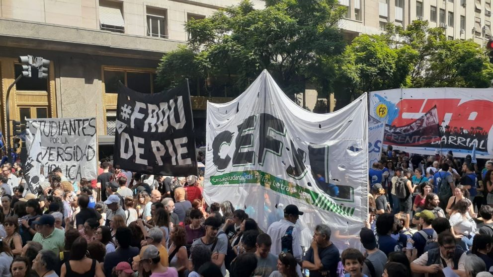 Se espera que miles de estudiantes, docentes y autoconvocados se hagan presentes frente al Congreso en defensa de la universidad pública.