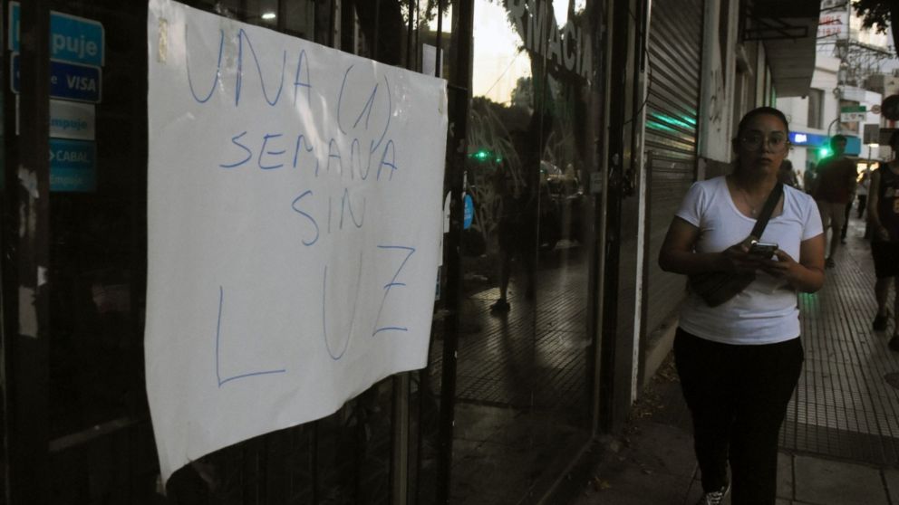 Miles de usuarios de energía eléctrica registraron cortes de luz el verano último (Pablo Villán/Crónica/Archivo).