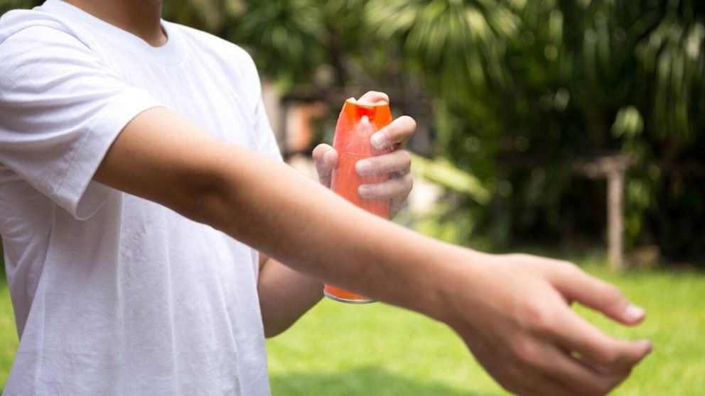 ANMAT prohibi� un repelente de mosquitos ilegal y peligroso: �Qu� marca? (Freepik).
