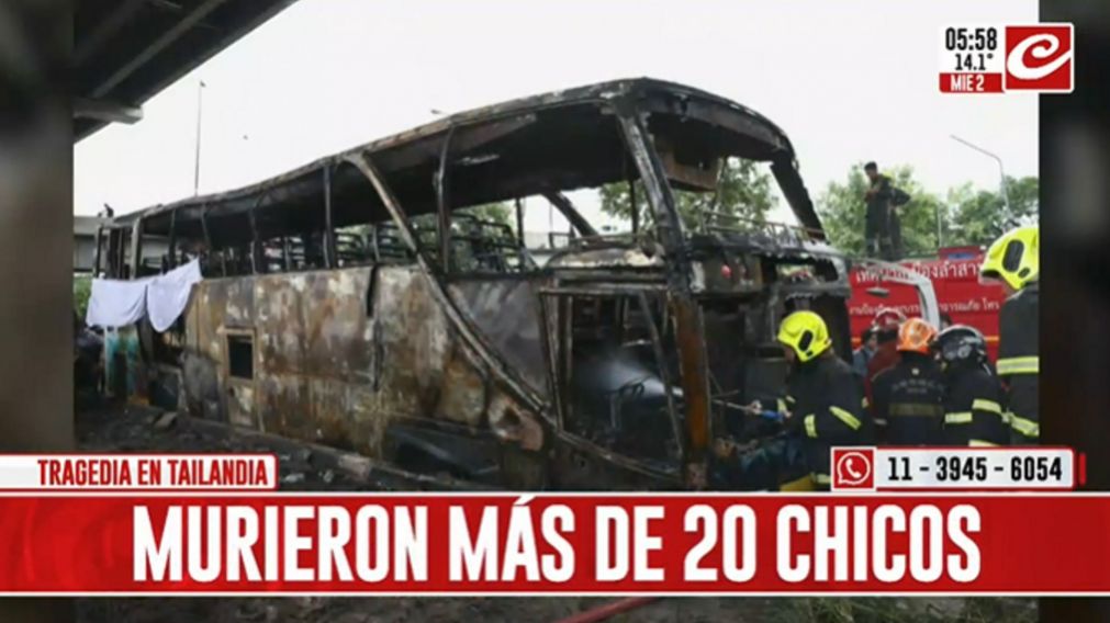 Imágenes impactantes: micro escolar se prende fuego y deja más de veinte niños muertos