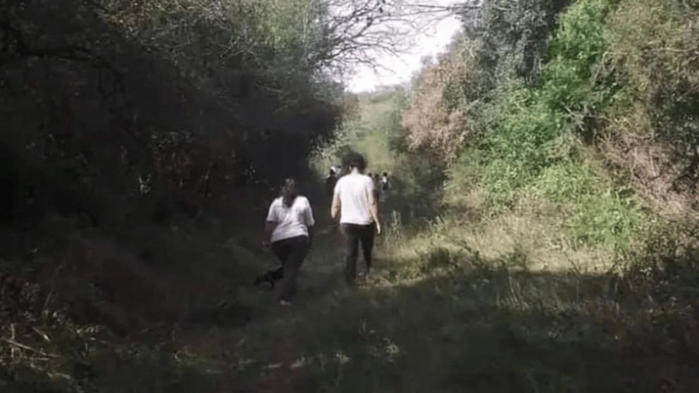 La foto que tomó Camila Nuñez, prima de Loan, camino al naranjal antes de la desaparición del menor.
