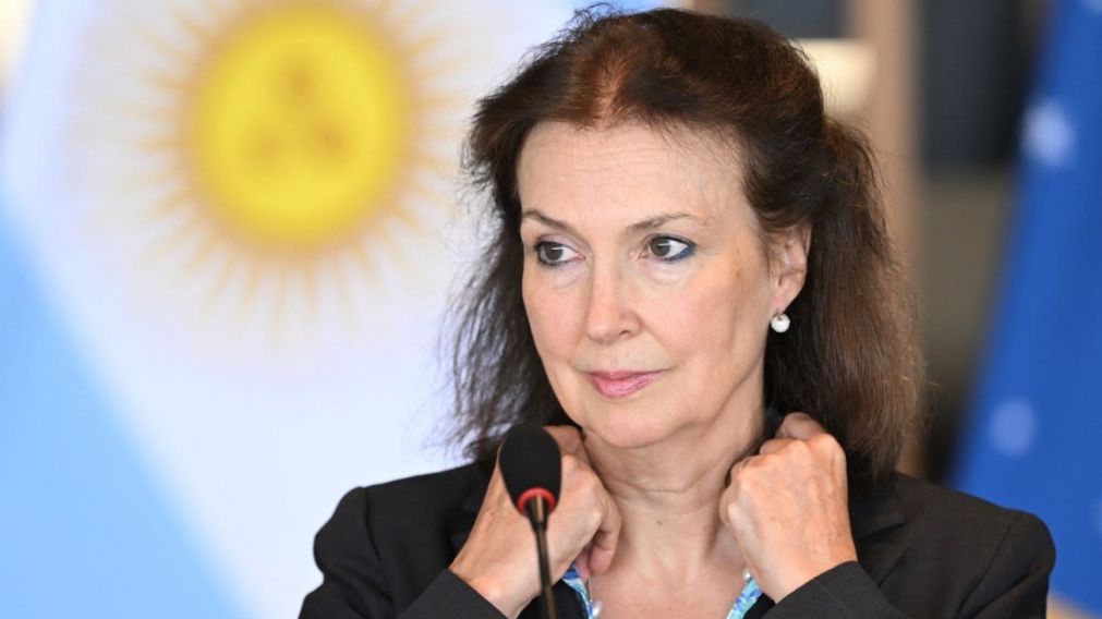 La firma del acuerdo para retomar los vuelos a Malvinas se realizó en Nueva York, entre Mondino y el canciller británico David Lammy.