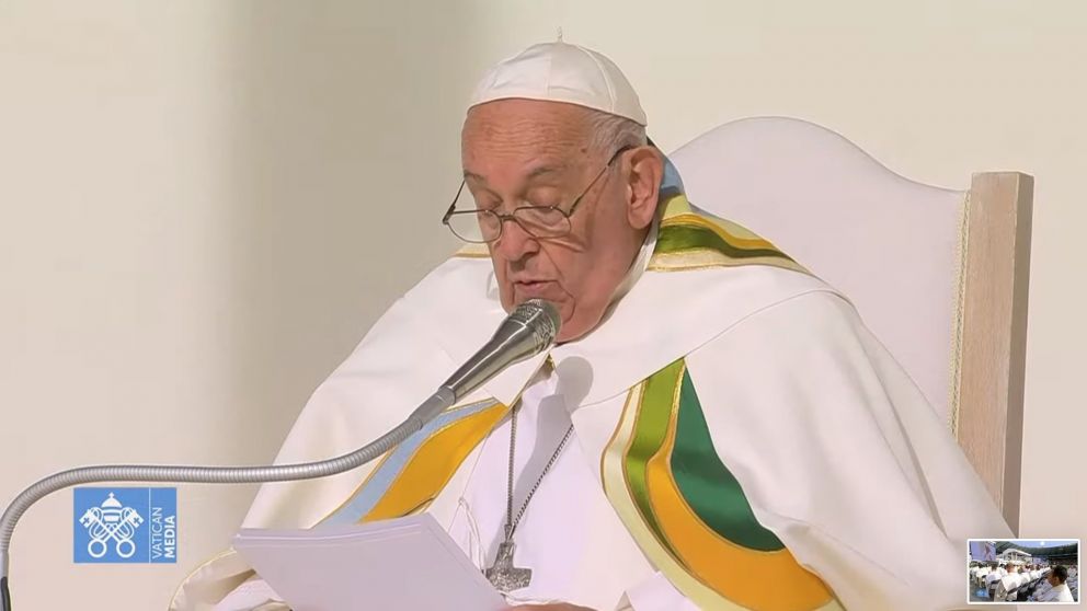 El Papa Francisco brindó una misa en Bruselas.