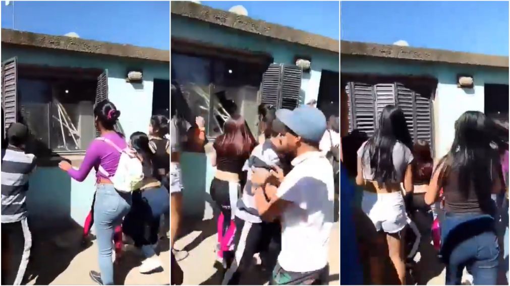Los manifestantes destrozaron la casa de una de las agresoras.