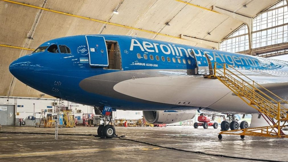 Por decreto, el Gobierno declarará a Aerolíneas Argentinas sujeta a privatización.