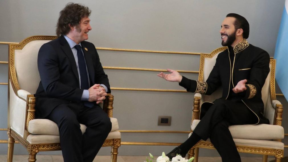 Javier Milei se reunió con Nayib Bukele en junio en El Salvador.