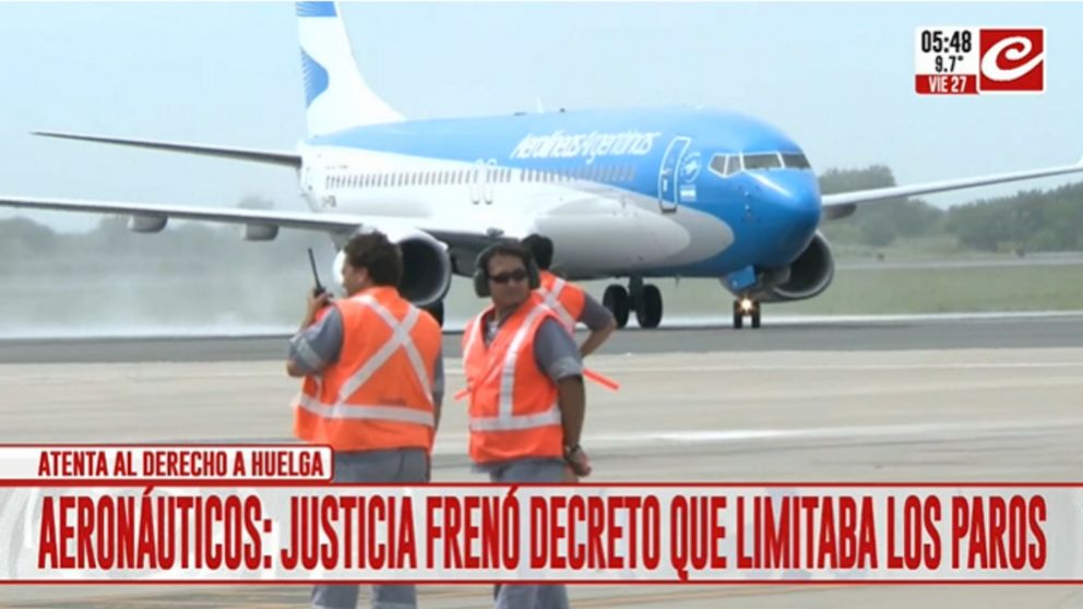 Conflicto aeronáutico: la justicia frenó el decreto presidencial que limitaba los paros