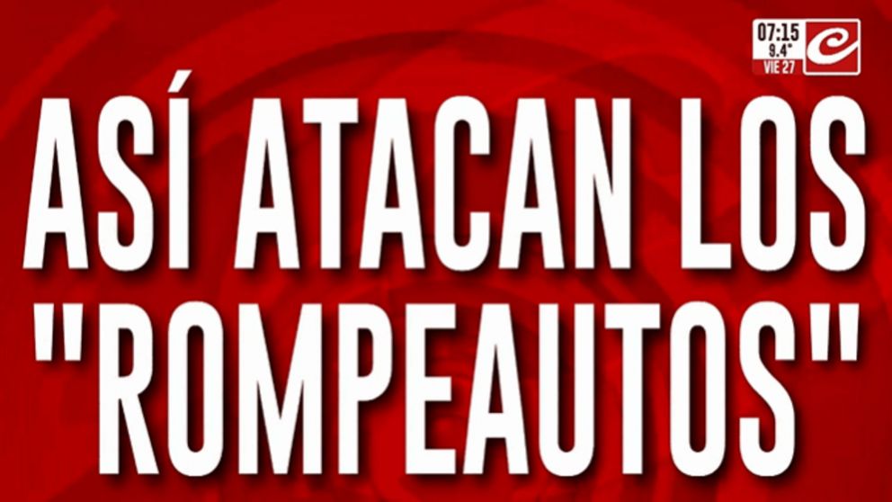 Video muestra c�mo atacan los "rompeautos" en la ciudad.