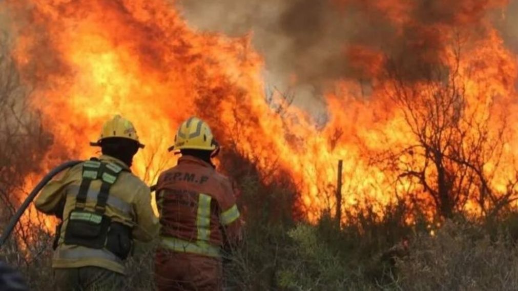 Parte de la provincia de Córdoba continúa bajo el fuego.