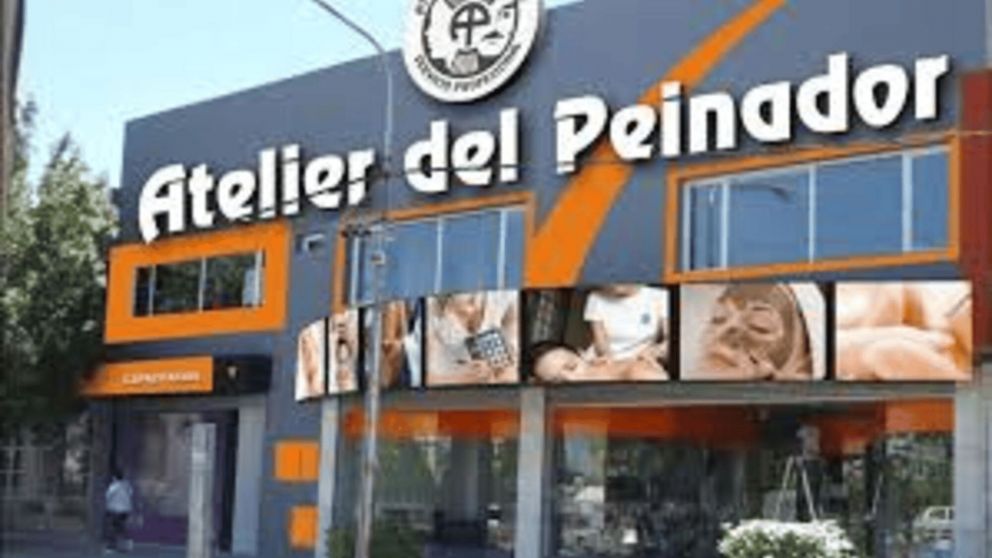 El robo ocurrió en una perfumería de Neuquén.