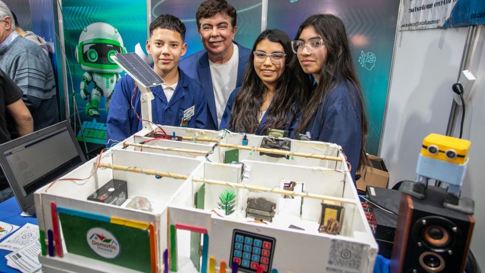 Fernando Espinoza: "la educación y la tecnología son claves para transformar el futuro"