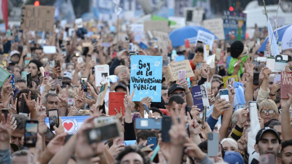 El conflicto entre el Gobierno y las universidades nacionales incluyó una masiva marcha federal (Crónica / Nahuel Ventura).
