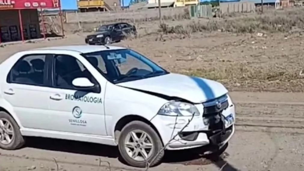 La empleada de 36 años impactó contra otro auto que iba conducido por una mujer que estaba acompañada de su hija de 4 años.