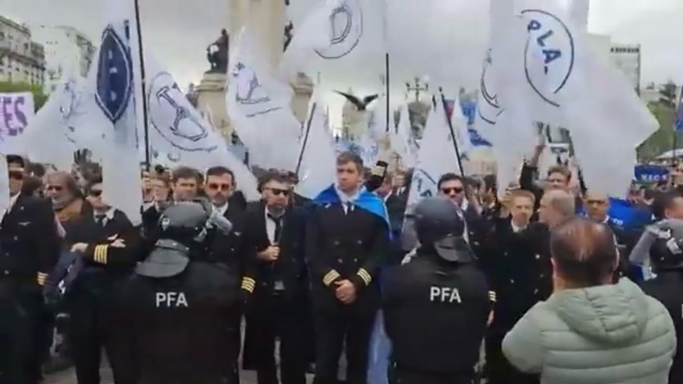 Suspenden los decretos que declaran esencial el transporte a�reo tras el reclamo del gremio de pilotos