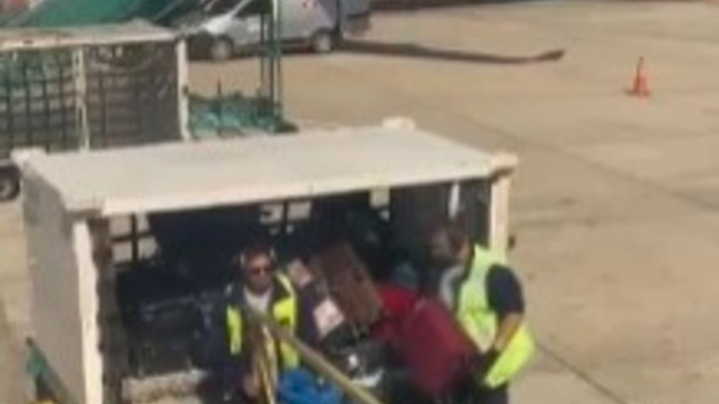 El video que muestra la maniobra negligente que tuvieron los maleteros.