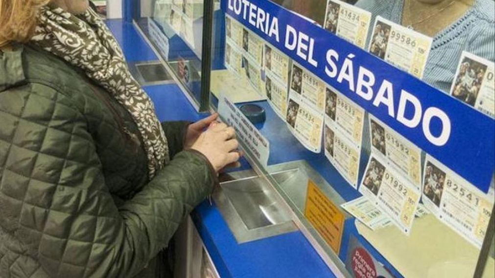 Abuela millonaria gracias al regalo de su nieta.