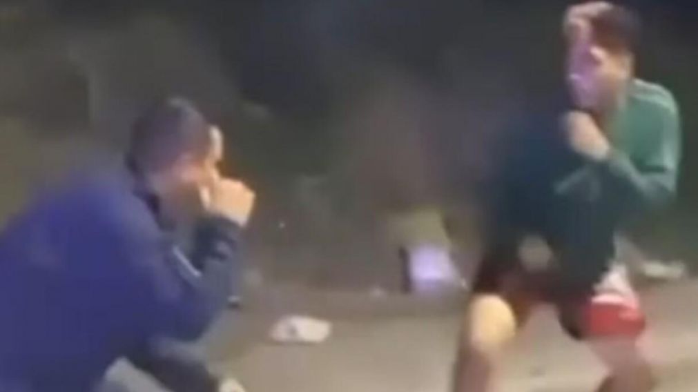 Se desconoce c�mo termin� la pelea entre el polic�a y el delincuente (Captura de video).