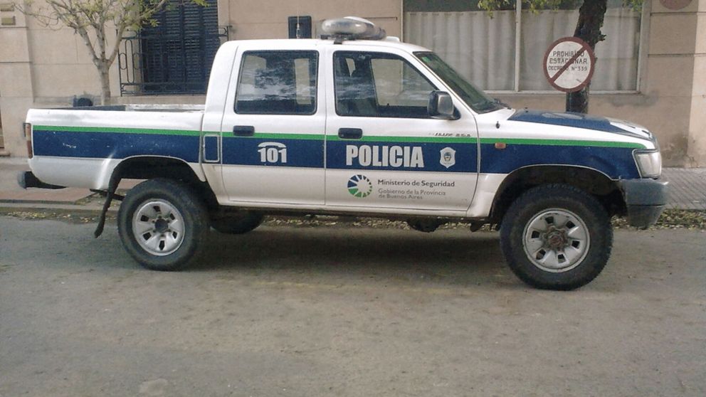 La policía busca al acusado de abusar de su sobrina de 3 años.