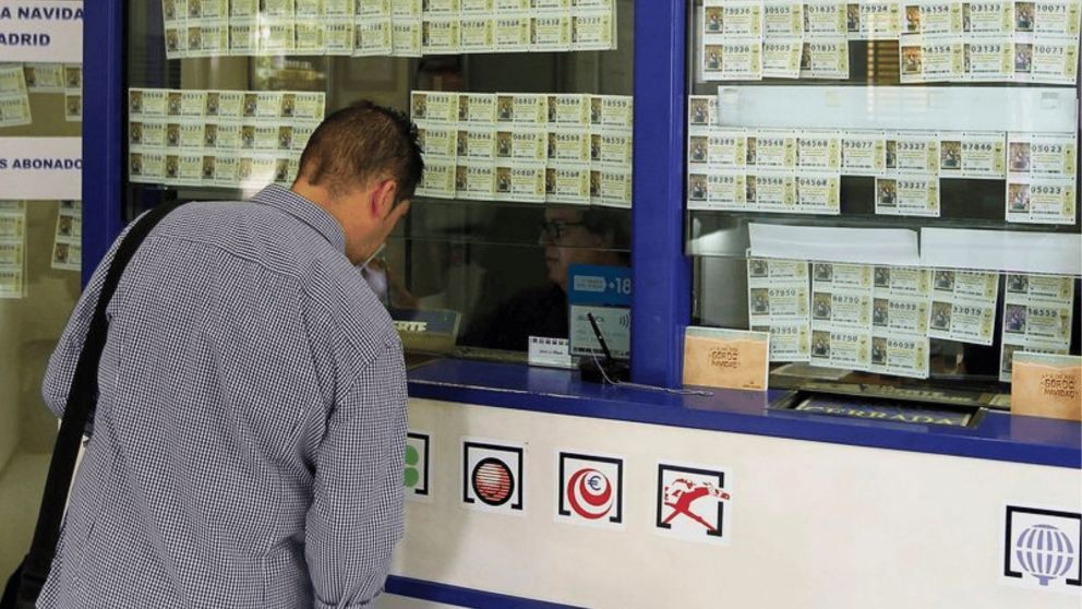 Tras ganar la lotería, el hombre comenzó a festejar y llamó a sus amigos, quien no lo escucharon para nada bien (Imagen ilustrativa).