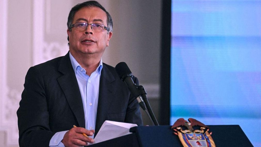 Gustavo Petro mostró una clara diferenciación de estilos con las medidas de Javier Milei.
