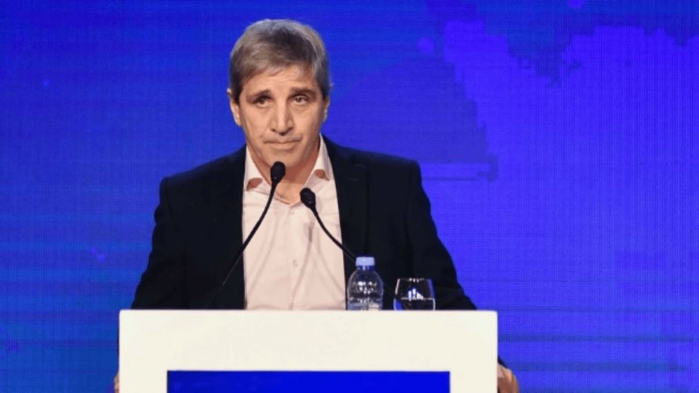 Luis Caputo celebró que el Gobierno logró un superávit de más de $3.500 millones en agosto (Archivo).