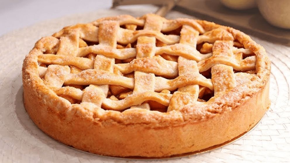 La receta del pie inglés o tarta de manzana que queda genial con café o mate.