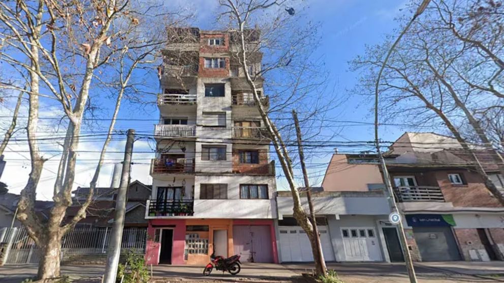 El edifico donde la víctima estuvo secuestrada 21 días por una red de trata.