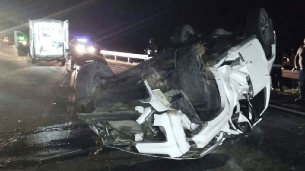 Caminó por una ruta y provocó un accidente de tránsito brutal (Redes).