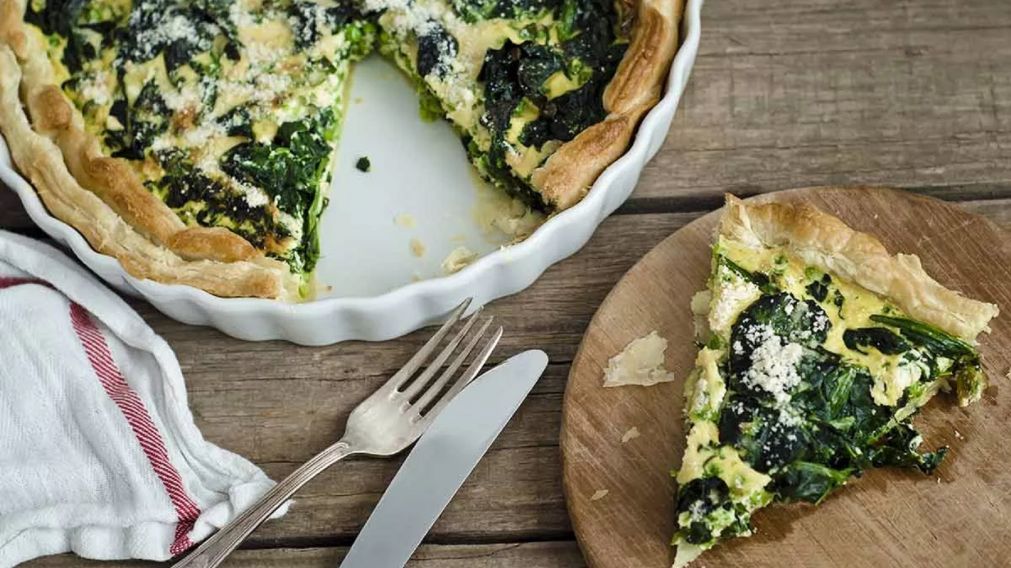 Receta de tarta de espinaca saludable para aprovechar que está barata en verdulerías.