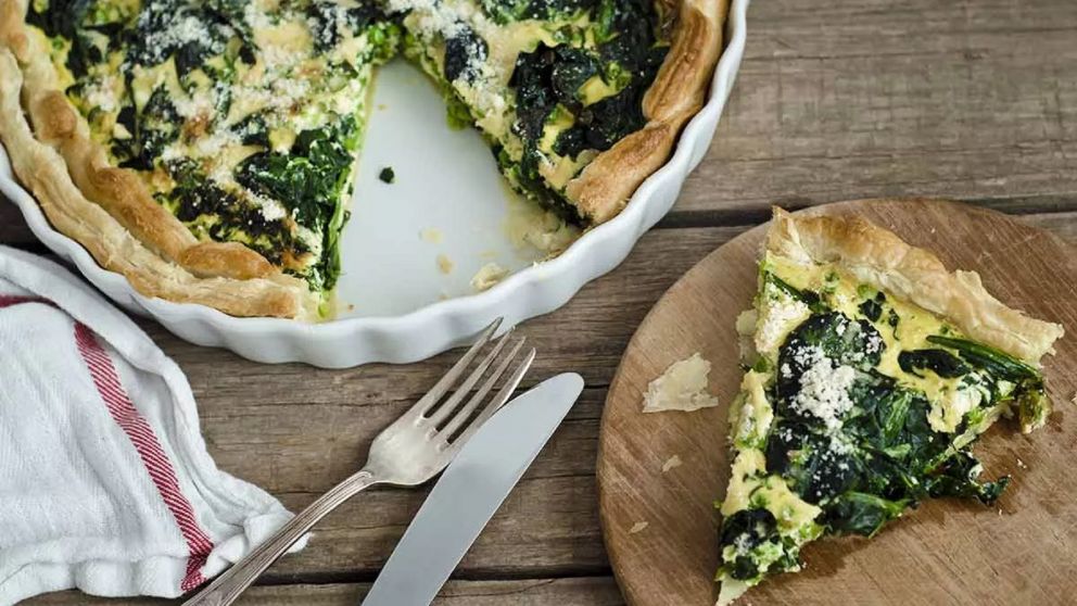Receta de tarta de espinaca saludable para aprovechar que está barata en verdulerías.