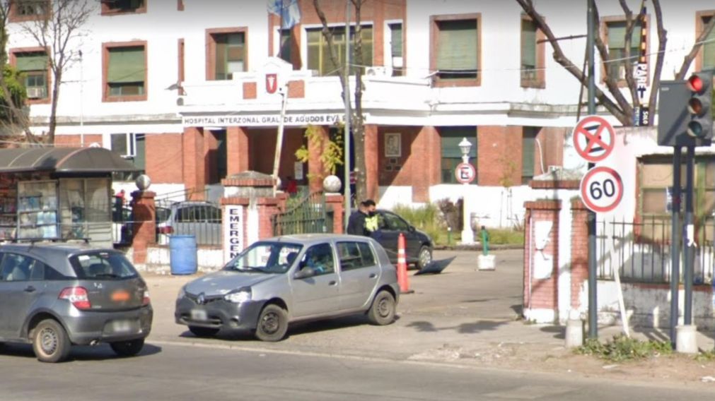Ambos heridos fueron asistidos por los m�dicos en este hospital.