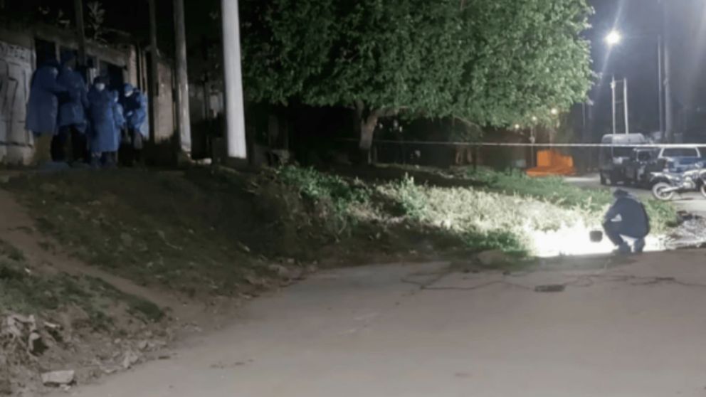 La Policía trabajó en el lugar del hecho (Foto Contexto Tucumán).