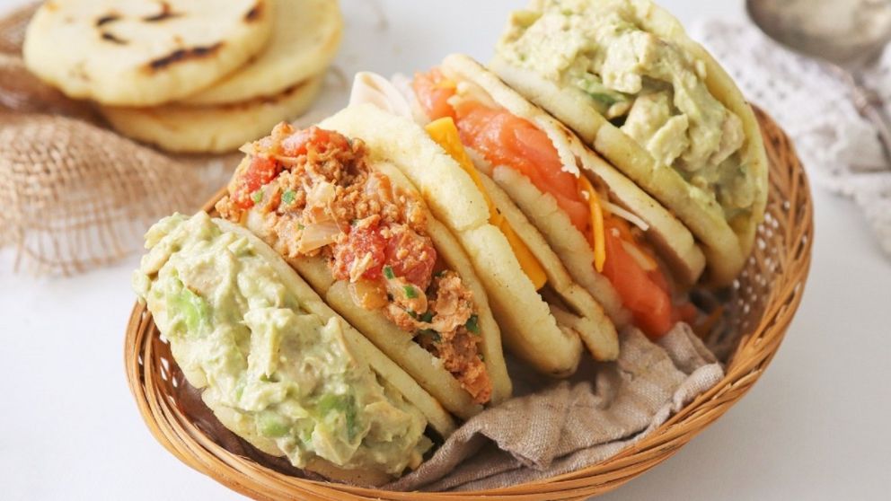 Arepas venezolanas: cómo prepararlas y 5 opciones de relleno que hay que probar.