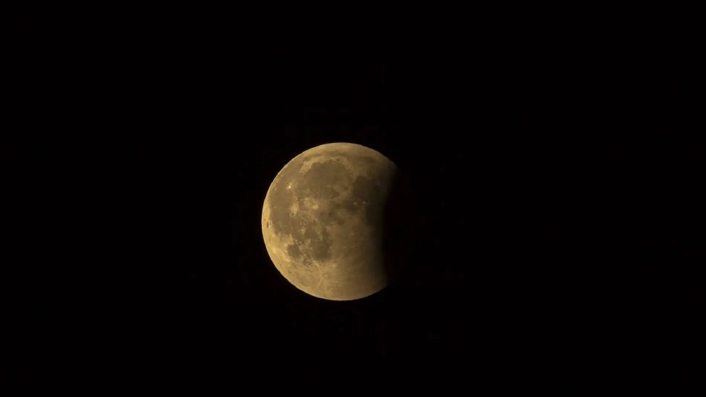 Se viene el eclipse lunar de septiembre: ¿Cuándo se verá y cómo impactará sobre cada signo?