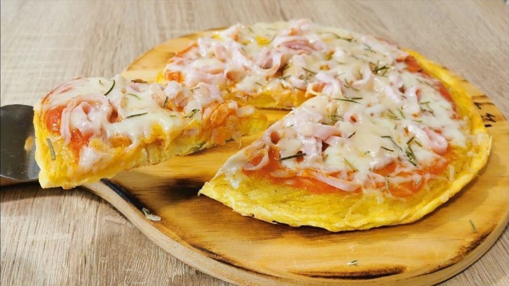 Pizza sin harinas con base de papa: riquísima y original para comer más saludable.