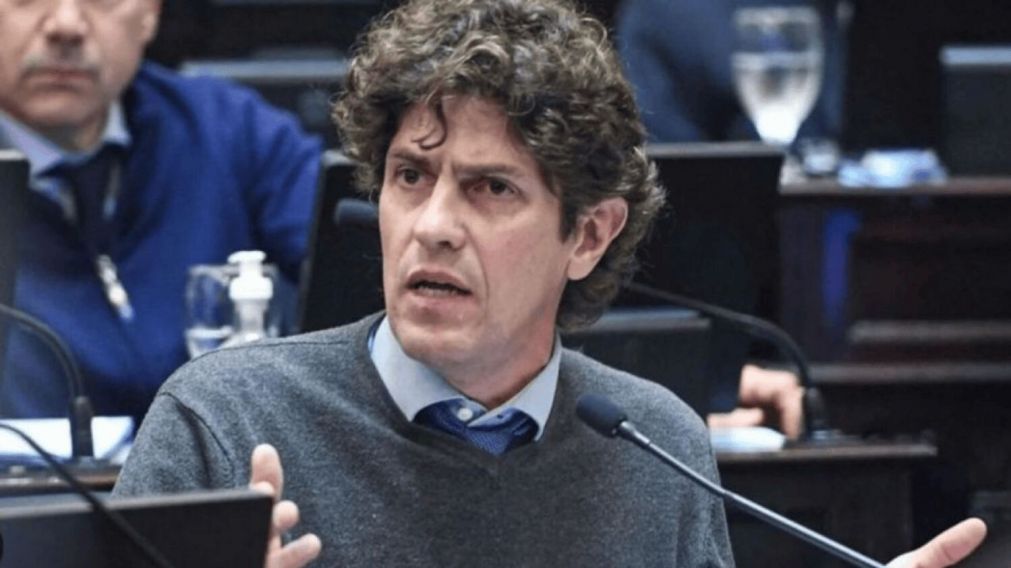 Martín Lousteau cargó contra los diputados radicales que apoyaron el veto a la reforma jubilatoria.
