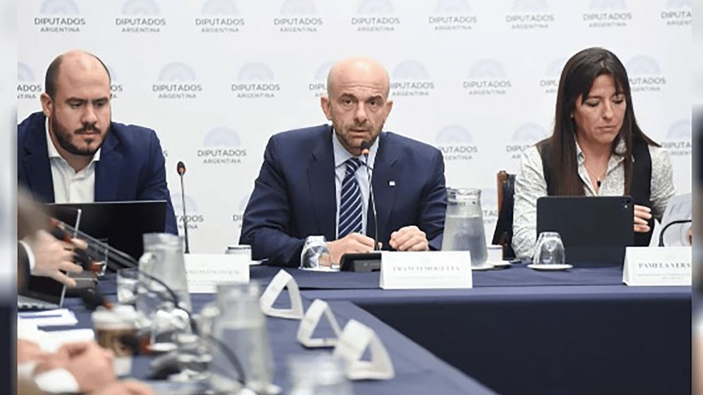 Mogetta anticipó sanciones para quienes no cumplan con la esencialidad: "Más casta que los pilotos creo que no hay"
